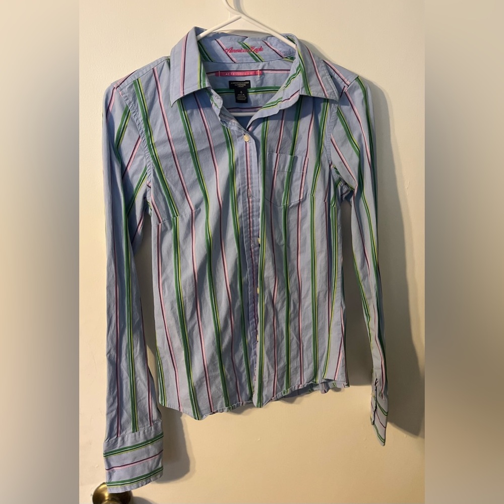 American Eagle women’s  button up favorite fit shirt size 4